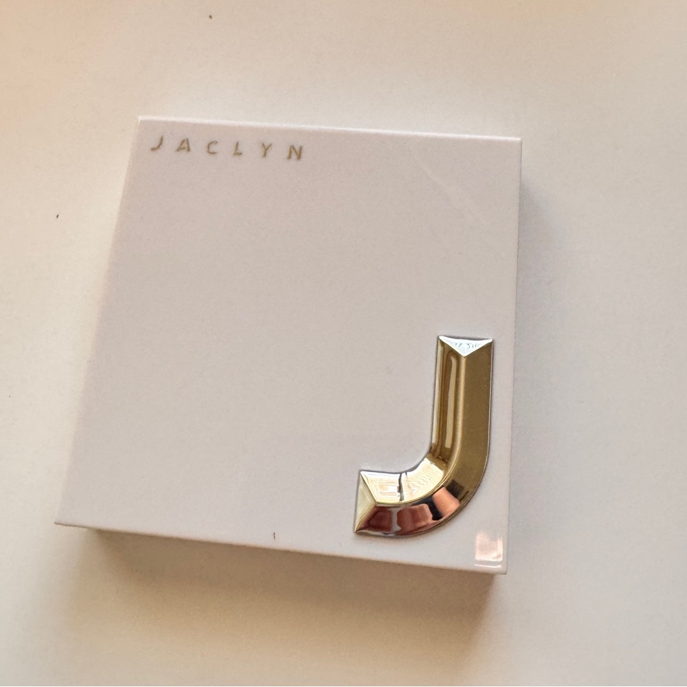 Jaclyn Cosmetics translucent Setting powder